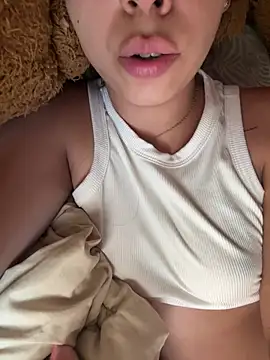 lulizoee online show from March 31, 5:57 pm