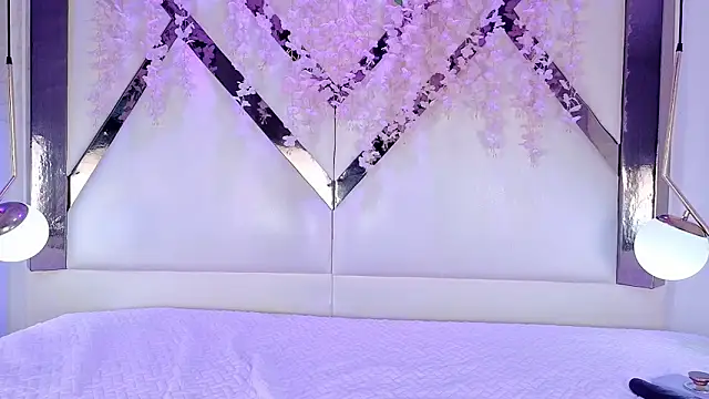 MadameDesade online show from March 7, 8:50 pm