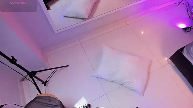 Snapshot of Mia_Valentine_ chatting on November 10, 9:03 pm Mia Valentine online show from November 10, 9:03 pm