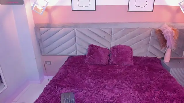 Snapshot of Mia_Valentine_ chatting on November 29, 8:23 pm Mia Valentine online show from November 29, 8:23 pm