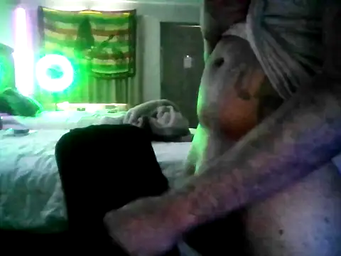 hisandhers4u online show from April 20, 9:27 pm