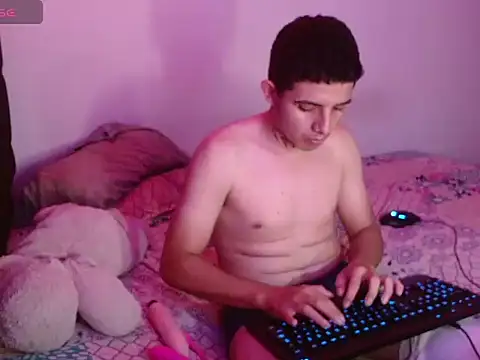 Snapshot of NoahAyala chatting on September 21, 3:08 am NoahAyala online show from September 21, 3:08 am