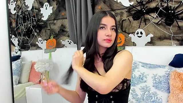 Snapshot of MiaDunoff chatting on October 11, 9:46 pm MiaDunoff online show from October 11, 9:46 pm