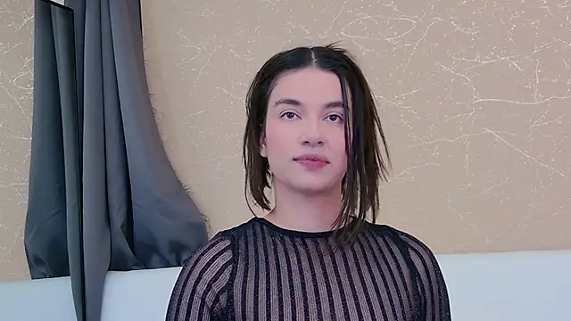 Snapshot of MiaDunoff chatting on November 2, 9:17 pm MiaDunoff online show from November 2, 9:17 pm