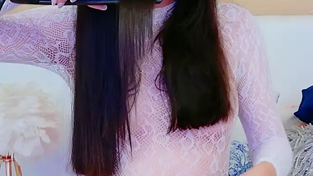 Snapshot of MiaDunoff chatting on November 9, 9:57 pm MiaDunoff online show from November 9, 9:57 pm