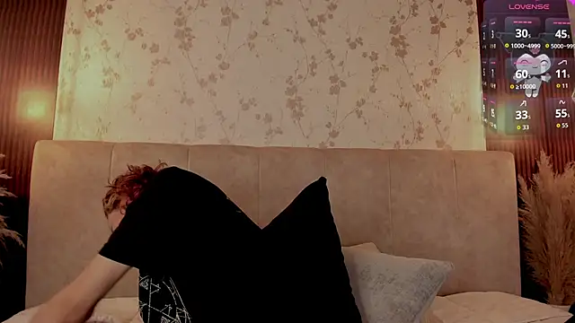 DarcyCullen online show from September 25, 11:36 am