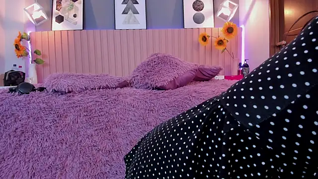 Nina Ford online show from April 22, 2:47 am