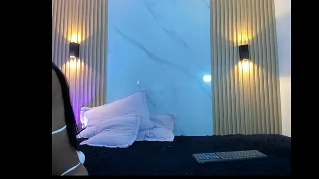 Snapshot of Valentinaliux_ chatting on October 14, 9:26 pm Valentinaliux online show from October 14, 9:26 pm