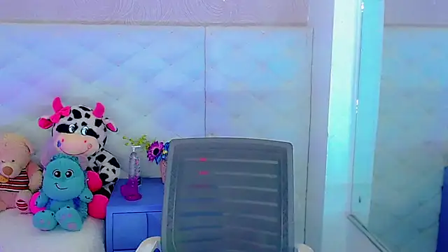 Snapshot of hanna_sweett34 chatting on October 14, 8:15 am hanna sweett34 online show from October 14, 8:15 am