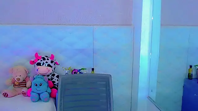 Snapshot of hanna_sweett34 chatting on October 15, 6:46 am hanna sweett34 online show from October 15, 6:46 am