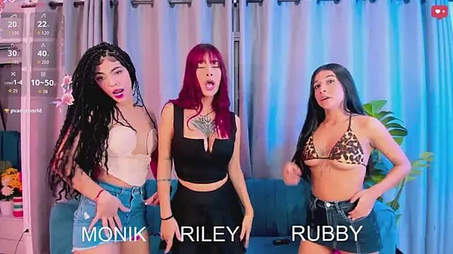 Snapshot of Evil_Giirls chatting on October 5, 1:59 am Evil Giirls online show from October 5, 1:59 am