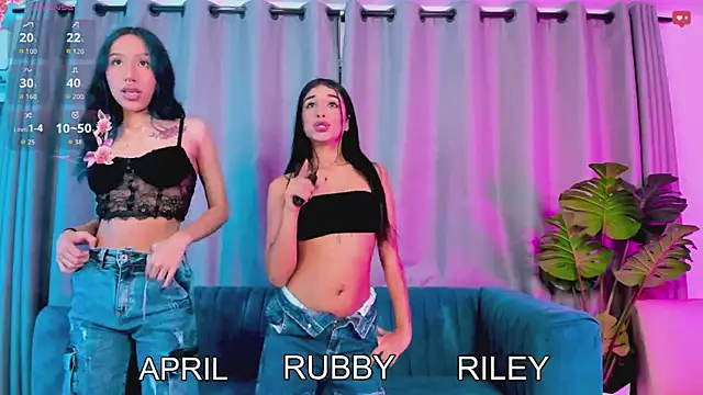 Snapshot of Evil_Giirls chatting on October 11, 1:38 am Evil Giirls online show from October 11, 1:38 am