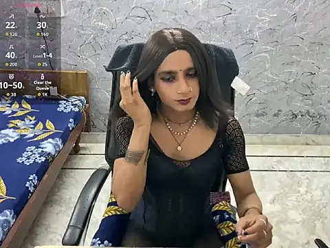 Snapshot of LuvLayla chatting on July 8, 2:05 am LuvLayla online show from July 8, 2:05 am