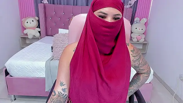 Snapshot of Nayla-Mouna chatting on September 16, 7:48 pm Nayla-Mouna online show from September 16, 7:48 pm