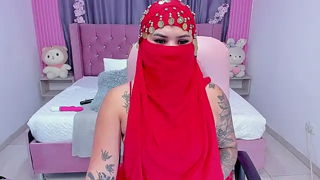 Snapshot of Nayla-Mouna chatting on September 19, 7:58 pm Nayla-Mouna online show from September 19, 7:58 pm