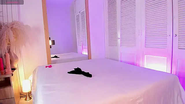 ALICESANDOVAL online show from April 17, 11:57 am