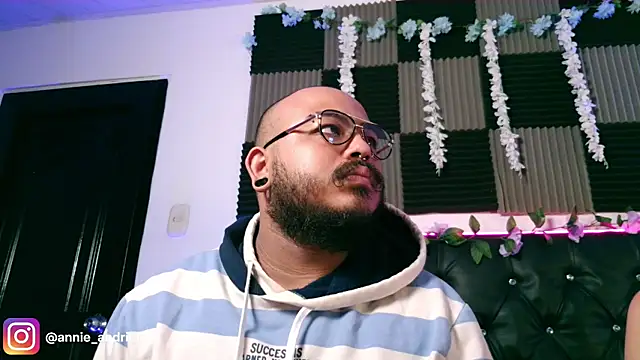  leda swan  online show from March 30, 11:00 am