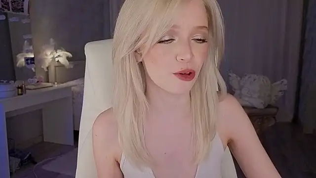 I am joss online show from April 14, 9:32 pm