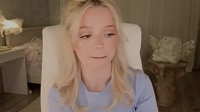 I am joss online show from April 22, 11:39 pm