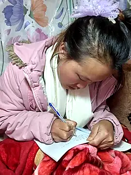 Snapshot of liu-liusexy chatting on December 2, 3:40 pm liu-liusexy online show from December 2, 3:40 pm