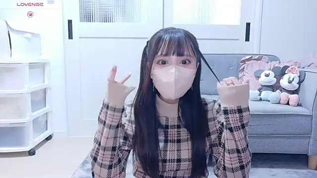 YURi luv online show from November 5, 11:10 am