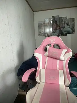 Snapshot of SarahBeii chatting on April 2, 3:37 am SarahBeii online show from April 2, 3:37 am