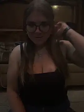 Snapshot of adventuresinsky chatting on October 6, 3:04 am adventuresinsky online show from October 6, 3:04 am