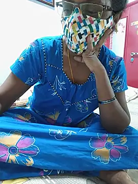 Snapshot of umashreetamil chatting on June 7, 11:19 pm umashreetamil online show from June 7, 11:19 pm