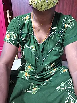 Snapshot of umashreetamil chatting on June 8, 6:03 am umashreetamil online show from June 8, 6:03 am