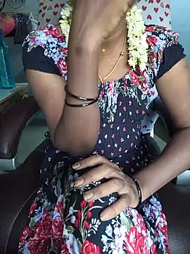 Snapshot of umashreetamil chatting on June 10, 8:13 am umashreetamil online show from June 10, 8:13 am