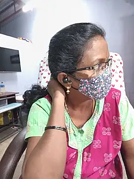Snapshot of umashreetamil chatting on June 13, 1:47 am umashreetamil online show from June 13, 1:47 am