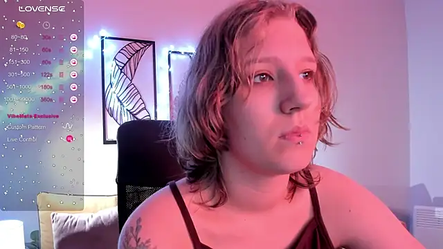 Hailey Foxy online show from November 2, 9:00 am