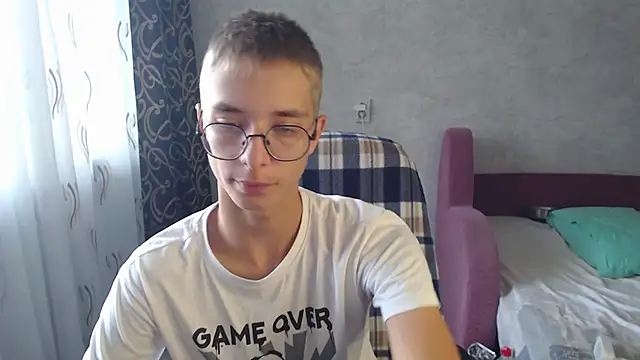 glasses cat online show from September 20, 9:43 am