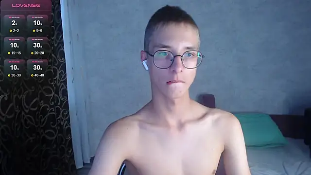 glasses cat online show from September 26, 12:31 pm