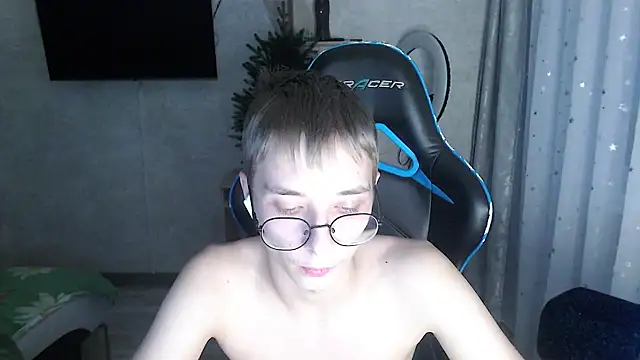 glasses cat online show from January 16, 5:44 am