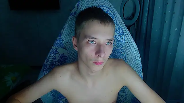 glasses cat online show from February 10, 9:52 pm