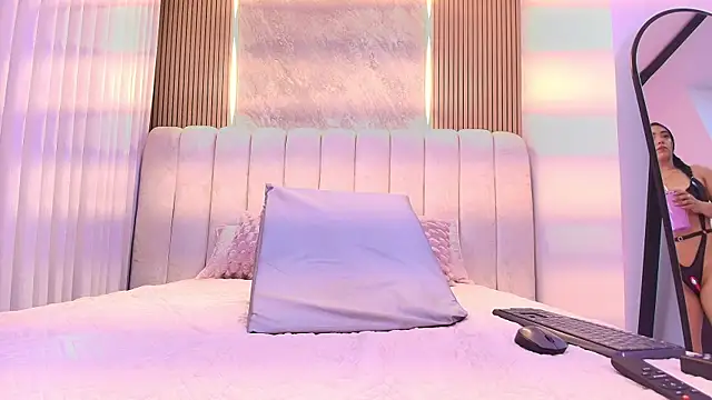 mia scot online show from November 20, 12:05 pm