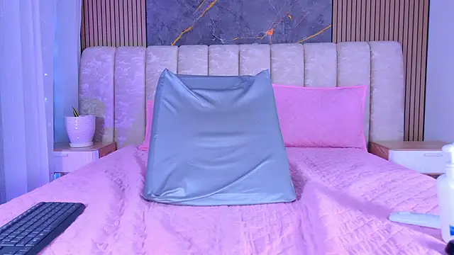 mia scot online show from March 19, 12:20 pm