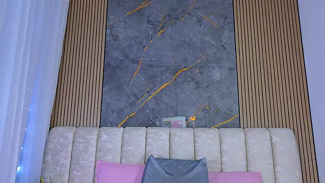 mia scot online show from April 21, 12:00 pm