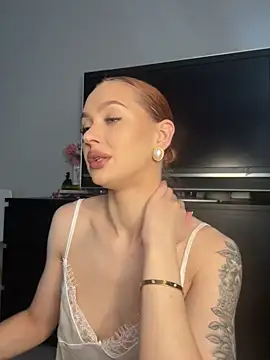 LittleFox    online show from April 23, 6:58 am