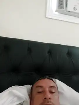 andrerj22 online show from April 8, 2:39 pm