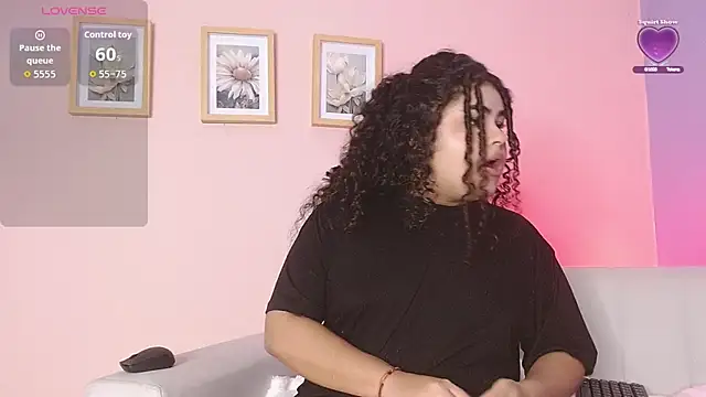 lourdes moon22 online show from October 3, 12:57 pm