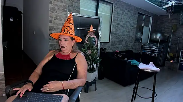 Snapshot of _SARAI_DUPONT chatting on October 31, 11:11 am SARAI DUPONT online show from October 31, 11:11 am