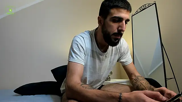 Zeyn Edwards online show from October 2, 10:55 am