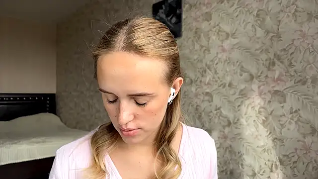 Snapshot of ElisabetLorney chatting on September 17, 8:38 am ElisabetLorney online show from September 17, 8:38 am