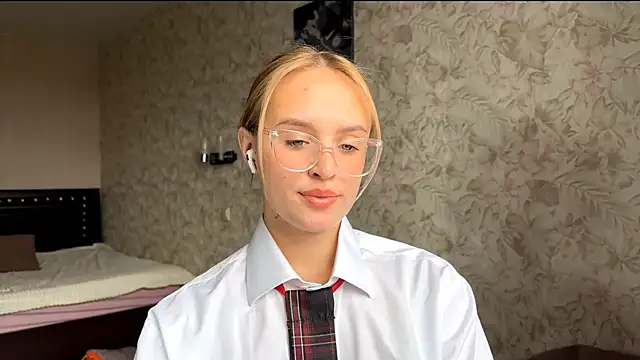 Snapshot of ElisabetLorney chatting on September 29, 8:08 am ElisabetLorney online show from September 29, 8:08 am