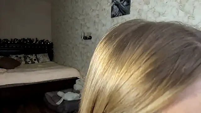 Snapshot of ElisabetLorney chatting on December 3, 8:12 am ElisabetLorney online show from December 3, 8:12 am