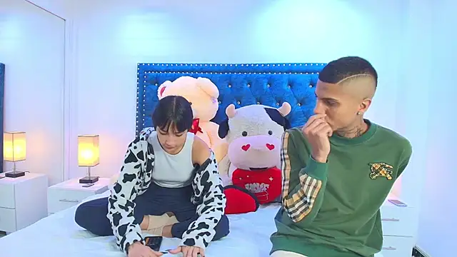 Snapshot of Damian_and_roxanne chatting on September 20, 12:39 pm Damian and roxanne online show from September 20, 12:39 pm