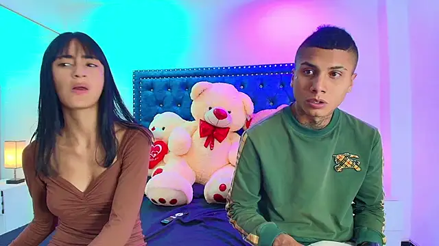 Snapshot of Damian_and_roxanne chatting on October 17, 12:41 pm Damian and roxanne online show from October 17, 12:41 pm