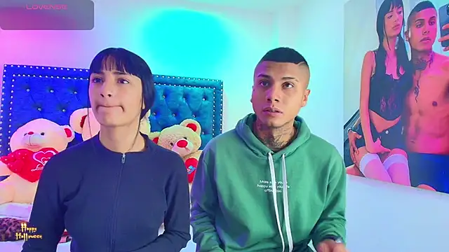 Snapshot of Damian_and_roxanne chatting on October 20, 12:49 pm Damian and roxanne online show from October 20, 12:49 pm